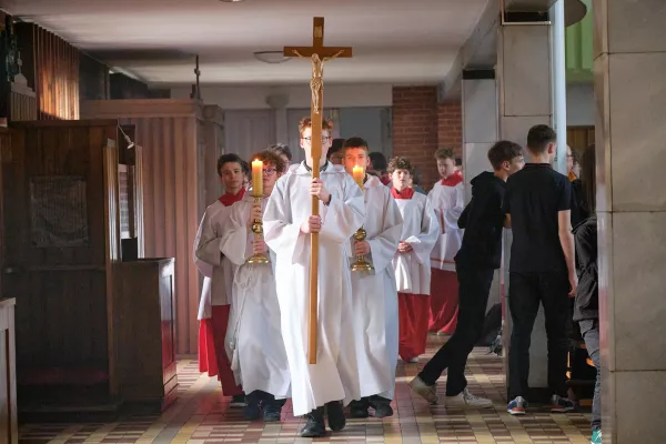 Procesja wyjścia na zakończenie Liturgii Godzin dla SLO. (fot. Amelia Szymańska)
