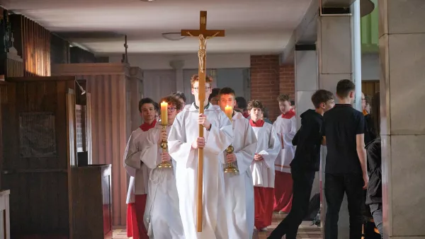 Procesja wyjścia na zakończenie Liturgii Godzin dla SLO. (fot. Amelia Szymańska)