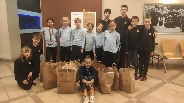 Wolontariusze SKC podczas akcji "Tytka charytatywna"