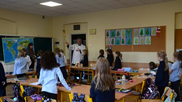 Szkolna kolęda klas wczesnoszkolnych. Błogosławieństwo w klasach.