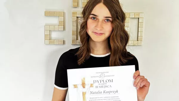 Natalia Kasprzyk z klasy 8a z dyplomem za III miejsce w II Ogólnopolskim Konkursie online „Dla Ciebie z Pasją”.