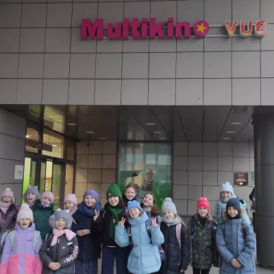 Wolontariusze SKC świętujący Międzynarodowy Dzień Wolontariusza w Multikinie 