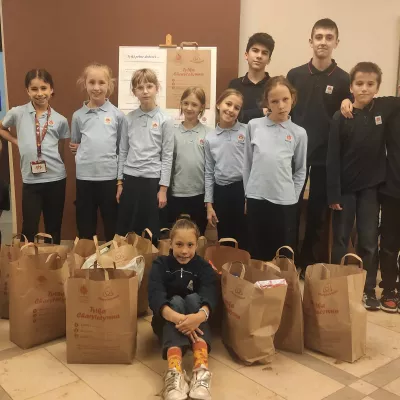 Wolontariusze SKC podczas akcji "Tytka charytatywna"