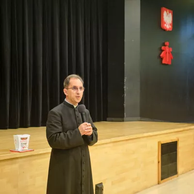 Ks. Dyrektor dziękuje za życzenia. (fot. Amelia Szymańska)