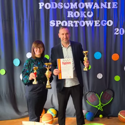 Przedstawiciele naszej szkoły ze zdobytymi nagrodami. 