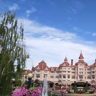 Wejście do Disneylandu pod Paryżem. 