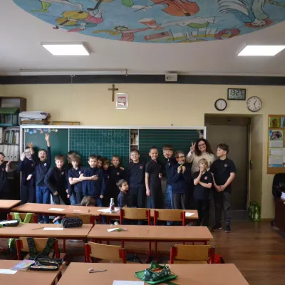 Uczniowie klasy 3b z mamą Janka, panią Anną Kubisztal. 