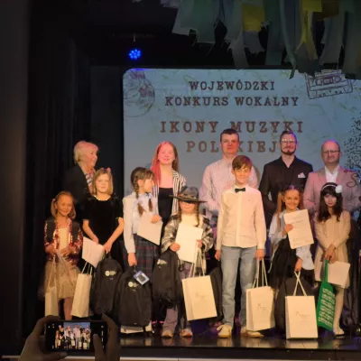 Artyści kategorii klas 1-4 SP nagordzeni przez jury 