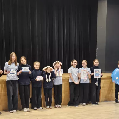 Uczniowie odbierają swoje marzenia