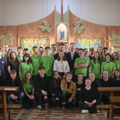 Wolontariusze, ministranci, muzycy zaangażowanie w szkolne rekolekcje. (fot. Amelia Szymańska)