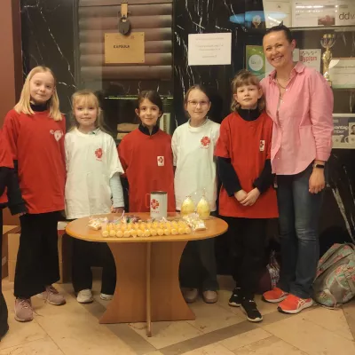 Wolontariusze SKC podczas akcji Wielkanocne Dzieło Caritas 