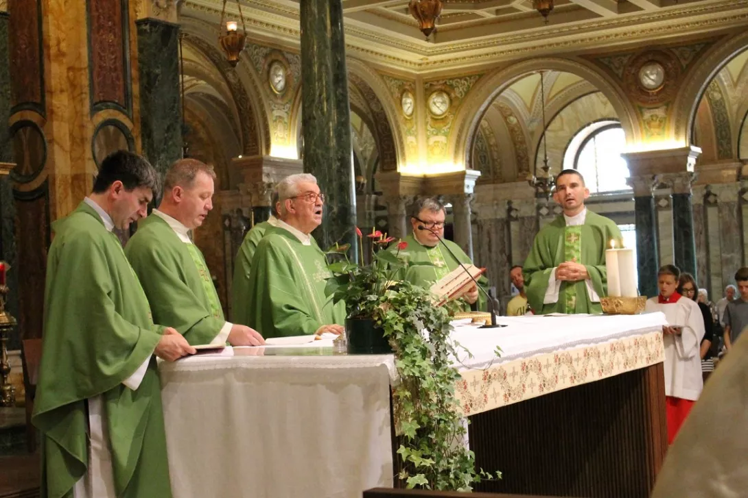 Codzienna Eucharystia dodawała nam sił duchowych - (msza święta po włosku).