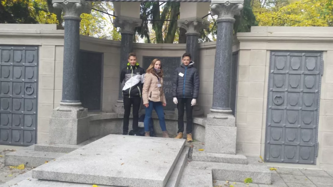 przed grobem Emila Geyera