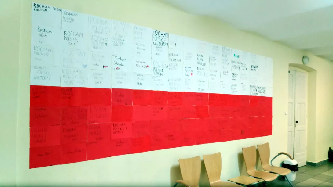 Dekoracje z okazji setnej rocznicy odzyskania przez Polskę niepodległości.