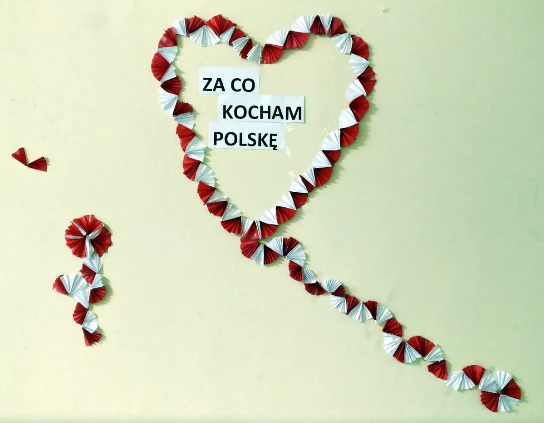 Dekoracje z okazji setnej rocznicy odzyskania przez Polskę niepodległości.