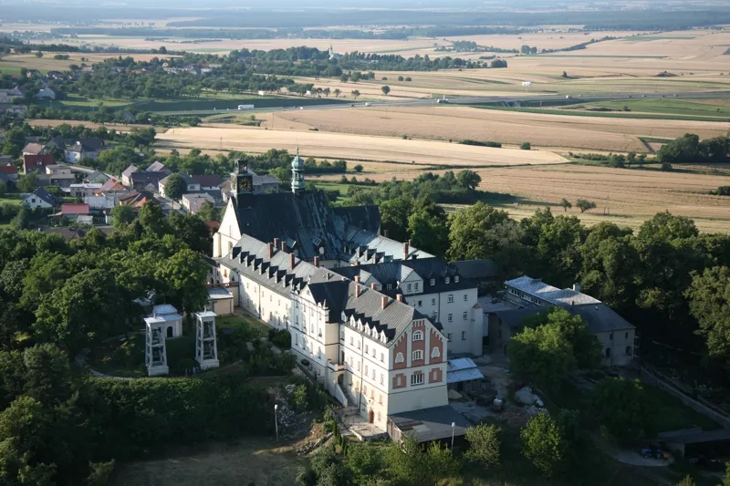 Sanktuarium na Górze św. Anny z lotu ptaka. (fot. otk.pl)
