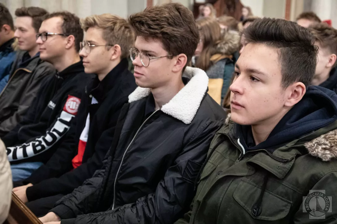 Adwentowy dzień skupienia z bp. G. Rysiem dla łódzkich szkół katolickich w Katedrze (fot. www.archidiecezja.lodz.pl).