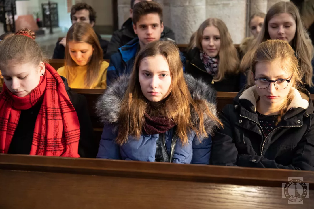 Adwentowy dzień skupienia z bp. G. Rysiem dla łódzkich szkół katolickich w Katedrze (fot. www.archidiecezja.lodz.pl).