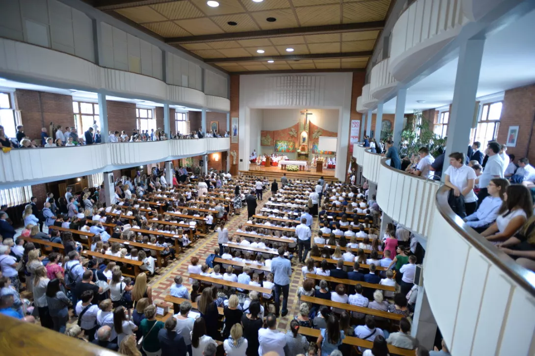 Cały kościół z balkonu. (fot. Piotr Drzewiecki)