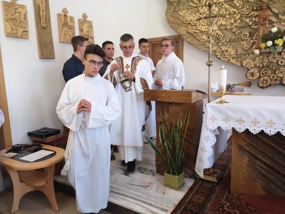 Ceremoniarze Krzysiek Stępniak i Mateusz Zawiasa