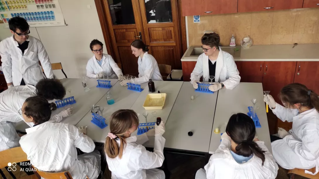 Powrót do szkoły - lekcja chemii.