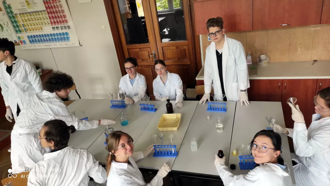 Powrót do szkoły - lekcja chemii.