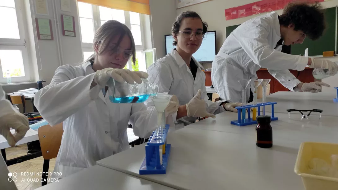 Powrót do szkoły - lekcja chemii.