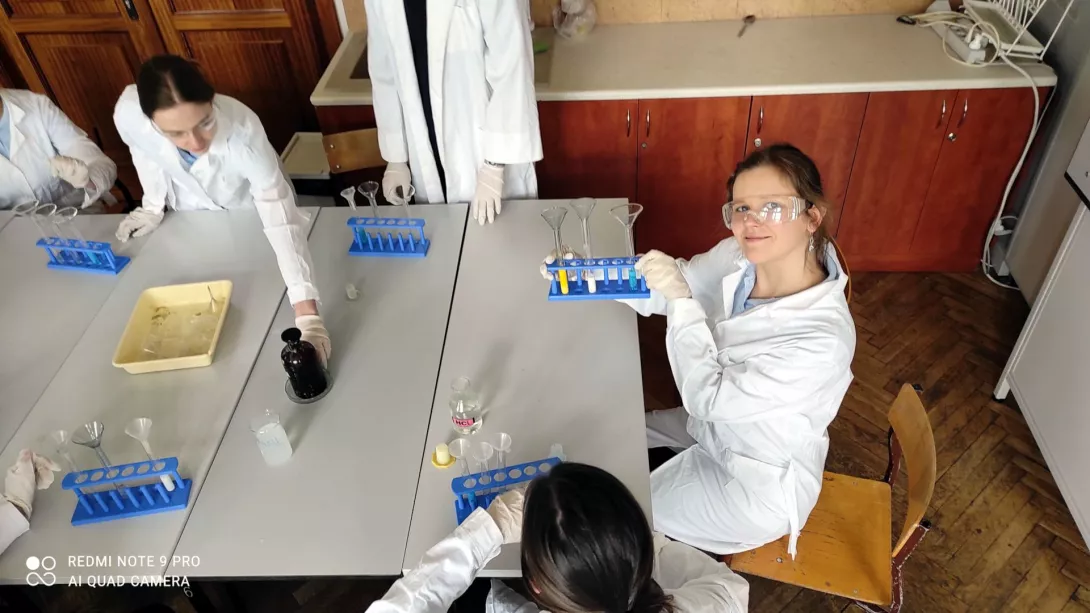 Powrót do szkoły - lekcja chemii.