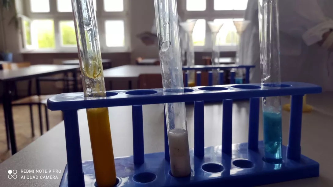 Powrót do szkoły - lekcja chemii.