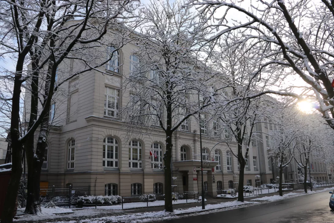 Szkoła zimą 2021.