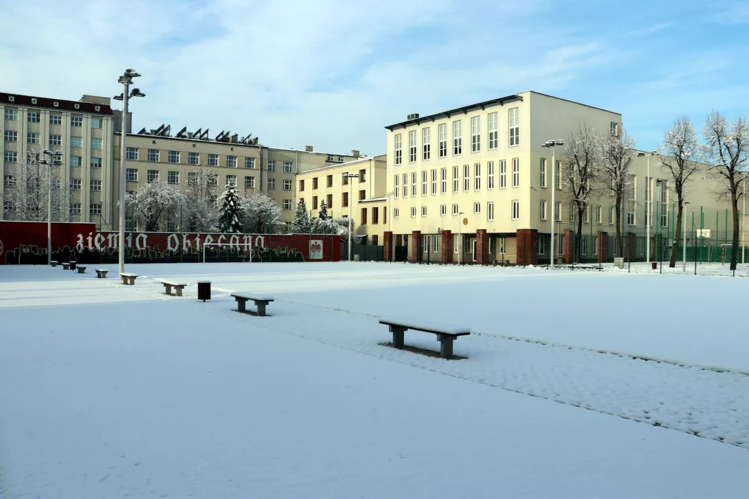 Szkoła zimą 2021.