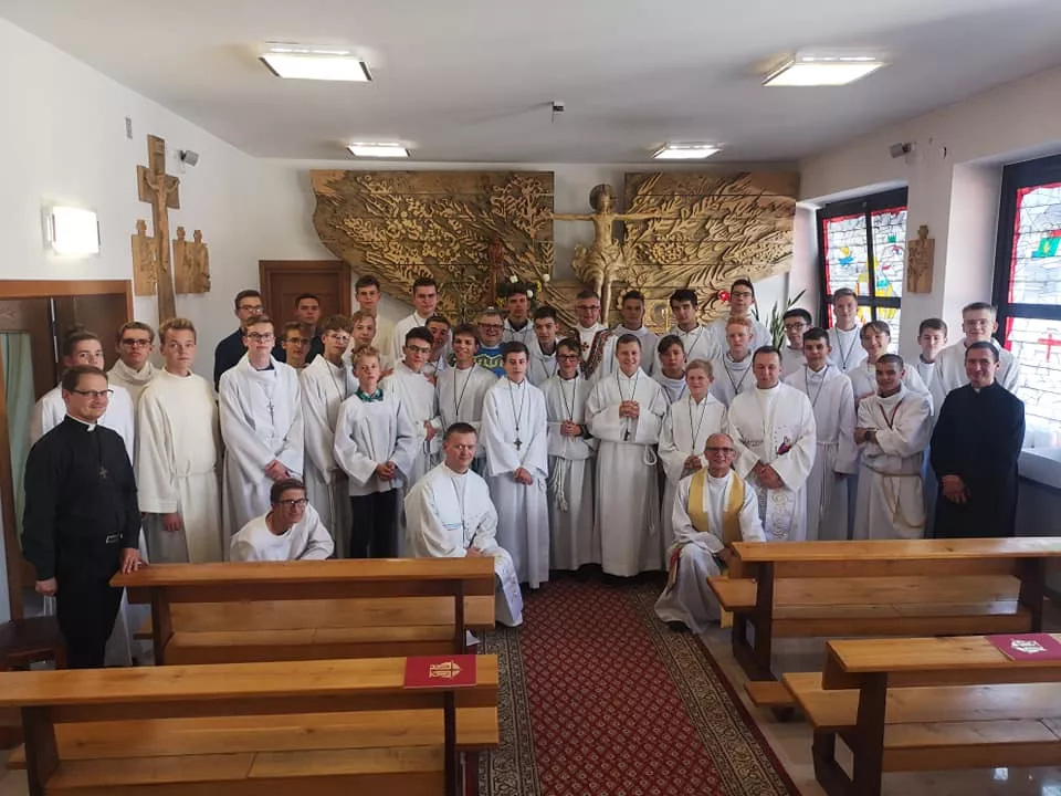 Wspólne zdjęcie z promowanymi lektorami