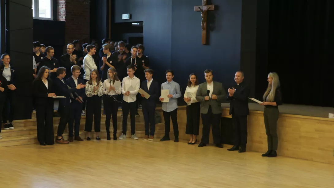 Zaprzysiężenie Samorządu Uczniowskiego SLO 2021/22 (for. Zofia Dziergowska)