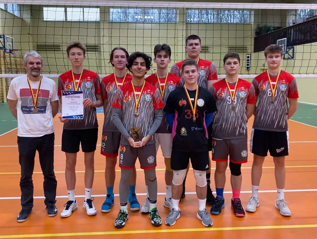 Drużyna SLO z trenerem