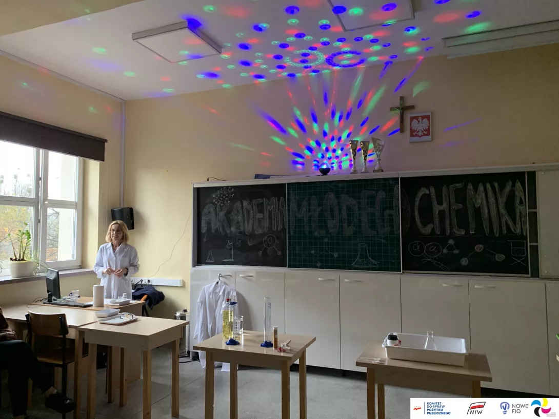 kierownik pokazów - p. Agnieszka Janowiec - Blicharska