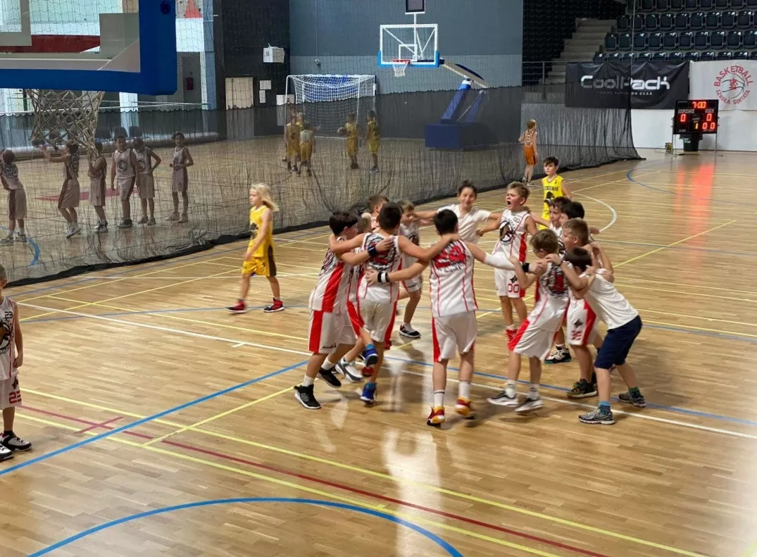 Basketball Team PIESKI Grigio