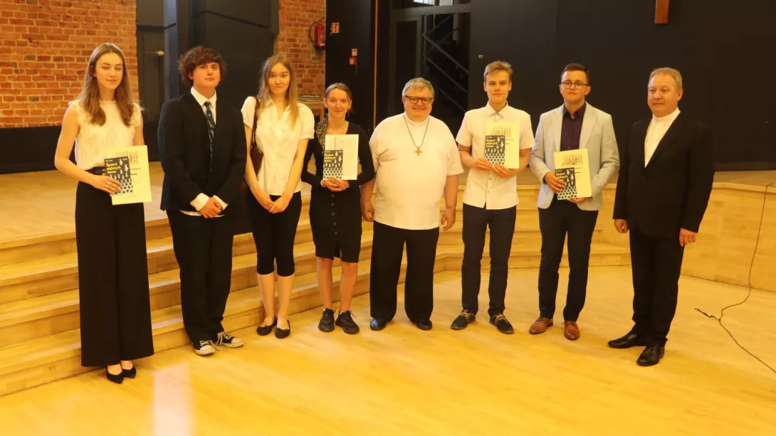 Zakończenie roku szkolnego 2021/22 dla SLO - wyróżnieni z klasy 3c.