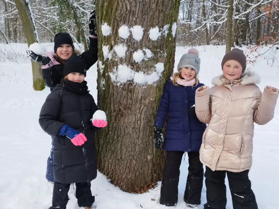Drzewo o wielu śnieżnych oczach :)
