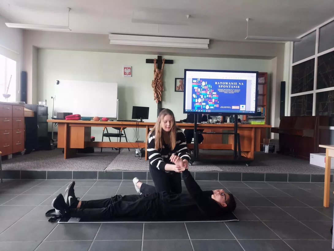 Ratowanie na spontanie.