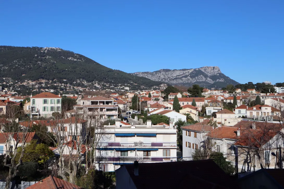 Tulon we Francji, widok z okna szkoły