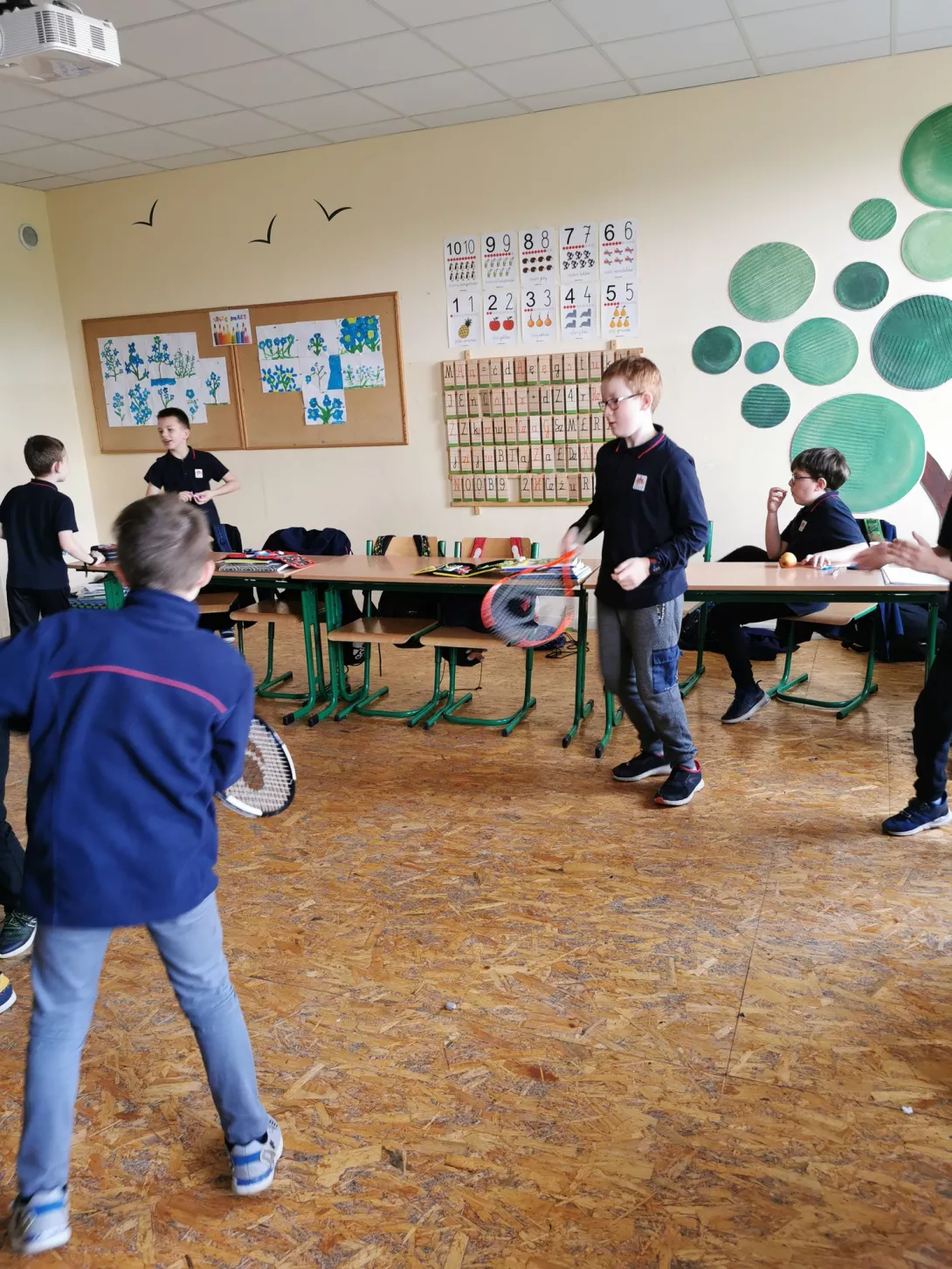 nauka posługiwania się rakietą