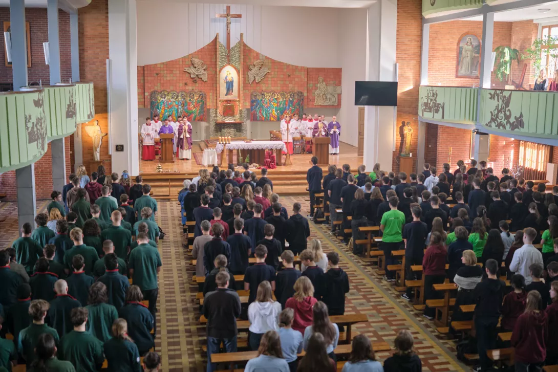 Msza św. posypaniem głów popiołem. (fot. Amelia Szymańska)