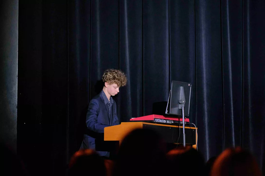 Cecyliada 2024, Hubert gra na pianinie