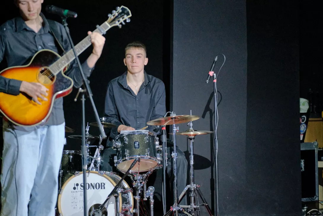 Cecyliada 2024 SLO, Filip J. gra na perkusji jako członej zespołu
