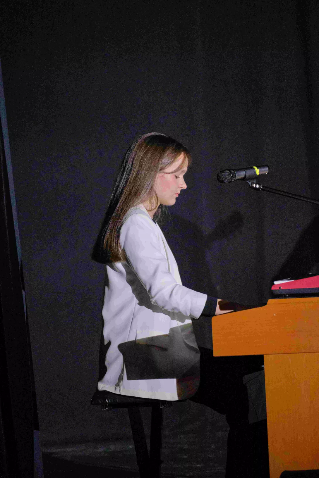 Cecyliada 2024 SLO, Anna Ś. gra na pianinie jako członek zespołu