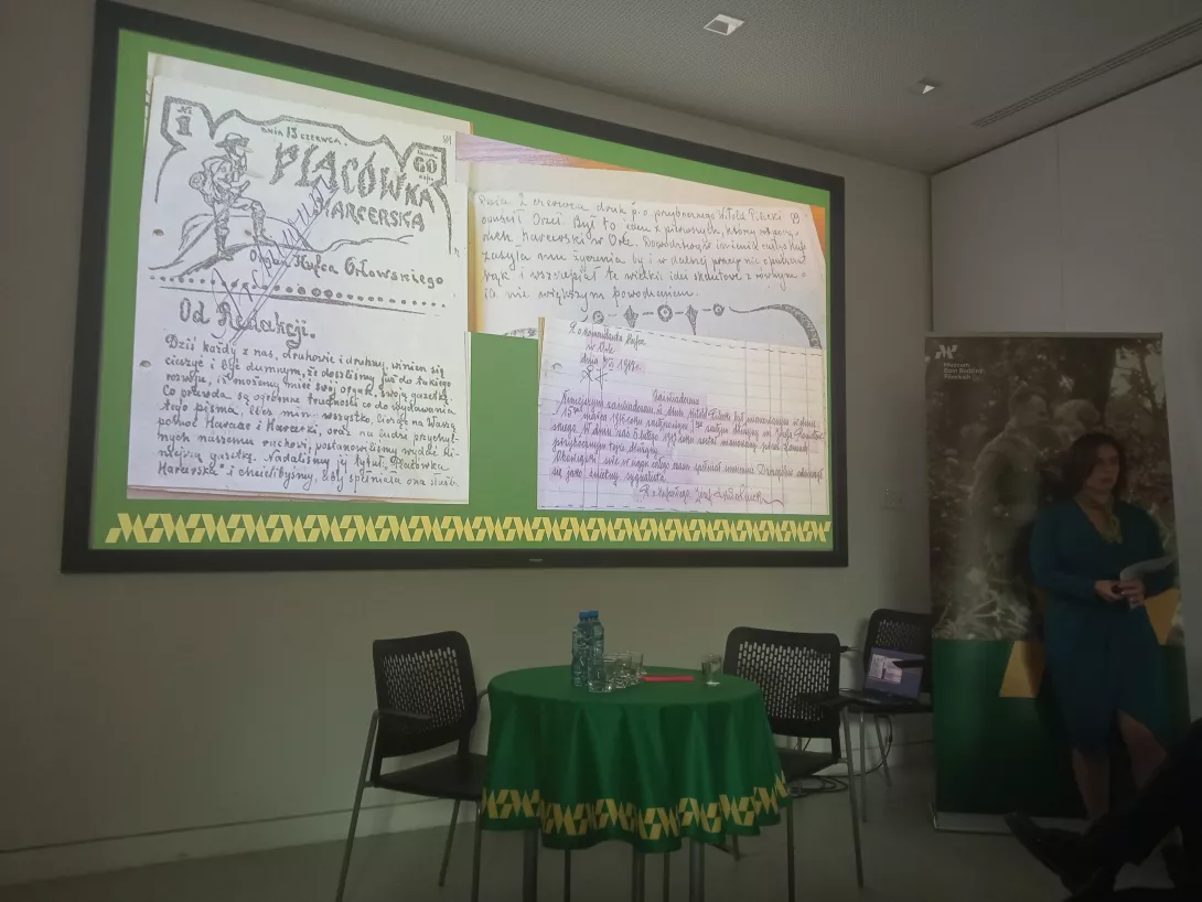 Pani Dyrektor Muzeum opowiada o tym jak ważne było harcerstwo w życiu rotmistrza