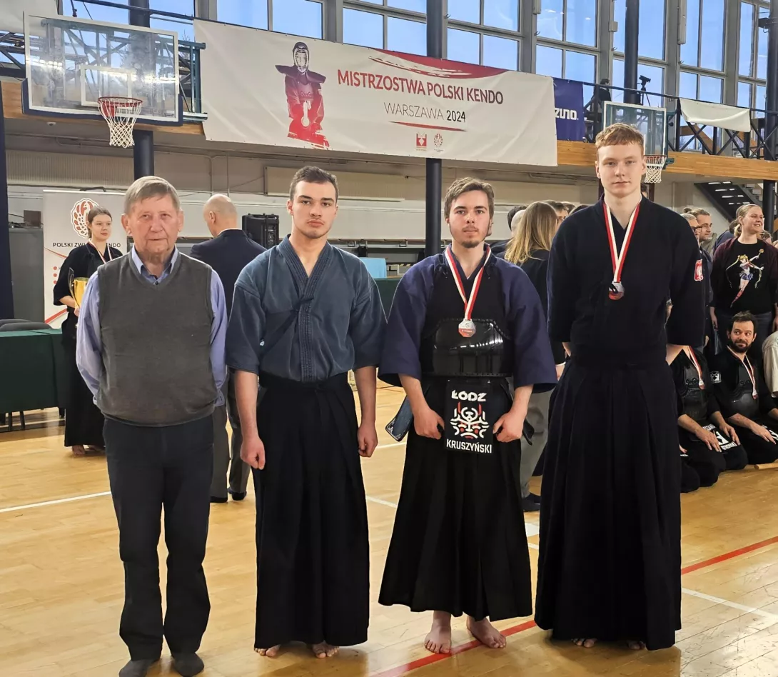 Mateusz Kruszyński, uczeń klasy 2B SLO, został srebrnym medalistą na Indywidualnych Mistrzostwach Polski Kendo 2024. (fot. KK)