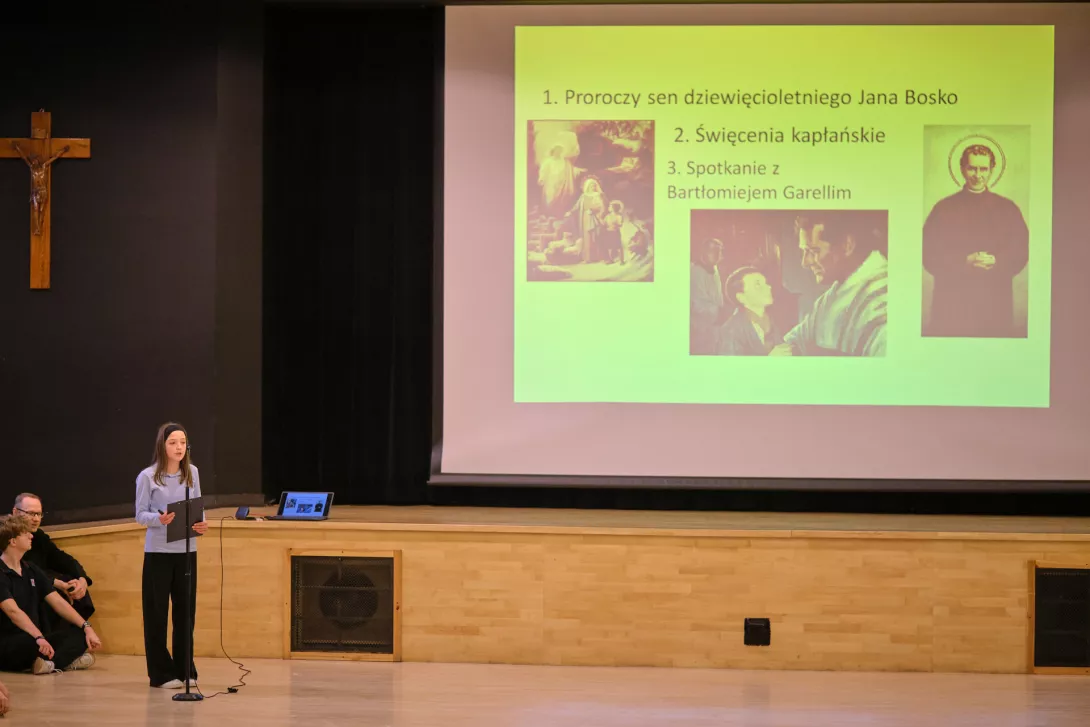 Amelia opowiada o pięciu najważniejszych wydarzeniach życia Księdza Boska. (fot. Amelia Szymańska)