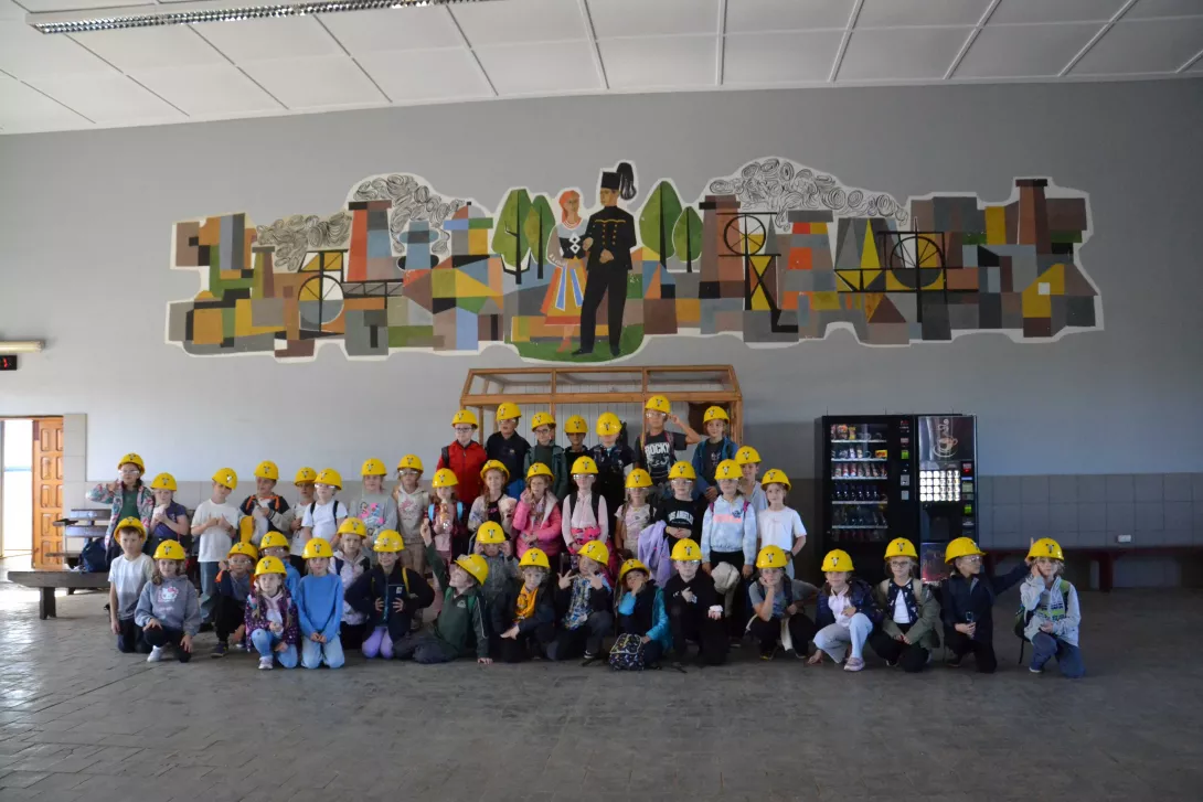 Zdjęcie grupowe klasy 3a i 3b na wycieczce w Kopalni Soli w Kłodawie.