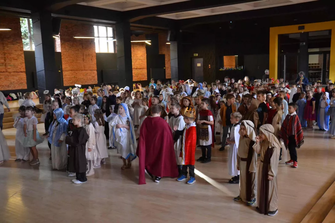 Bal Wszystkich Świętych uczniów wczesnoszkolnych.